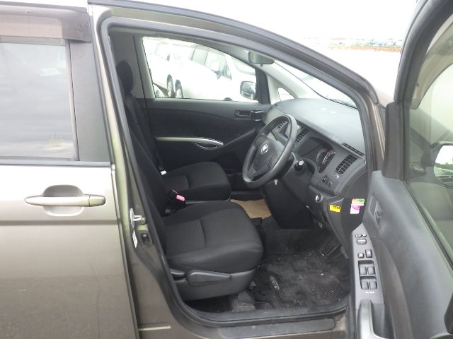 TOYOTA ISIS 2013 PLATANA V